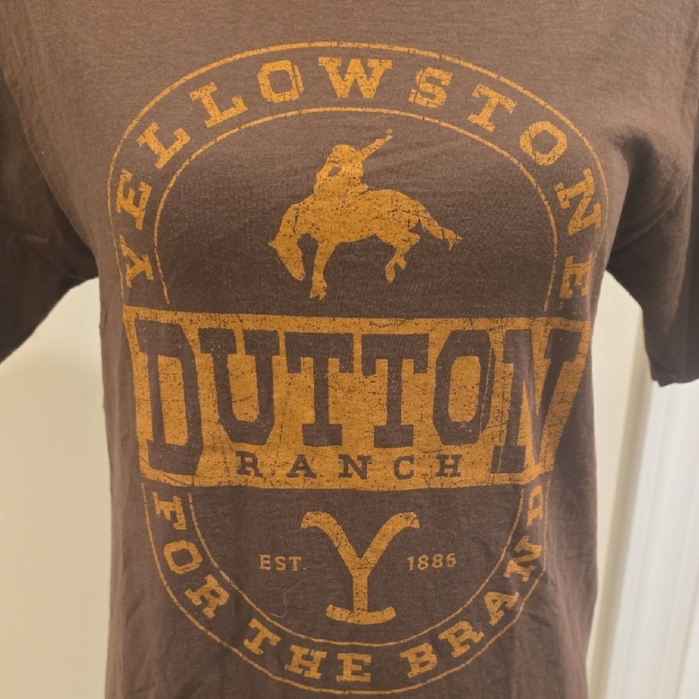 Dutton Ranch Brown Graphic Tee - Picture 2 of 4